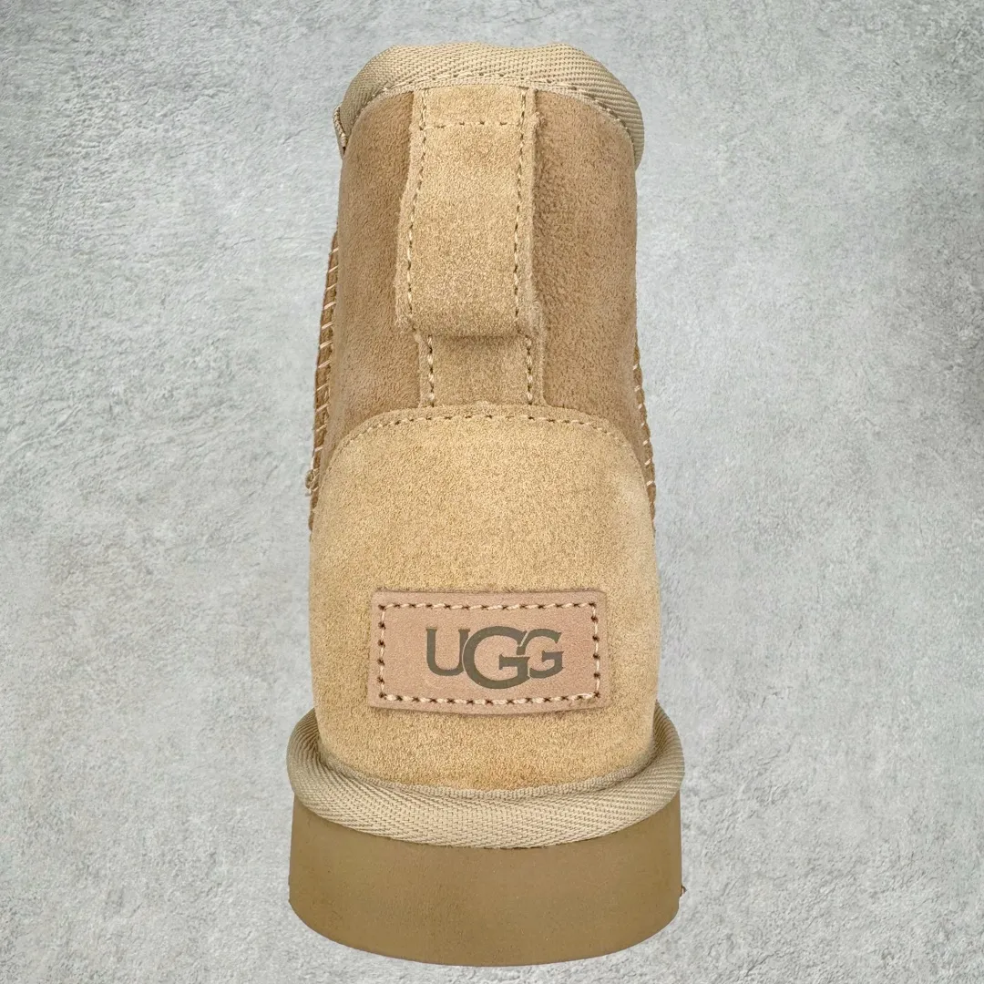 Pick up locally💰520 UGG 6222 Classic short-cut autumn and winter sheepskin and fur integrated snow boots. All shoes are made from the same factory as ZP. Longfeng A-grade Australian imported sheepskin and fur integrated men's and women's boots. Brand OEM production line. Fully follow the ZP process. OEM original pattern maker. Adhering to the principle of no original shoes and no development selection. Pay attention to every detail. The most authentic version on the market. TREADLITE "Light Wing" technology outsole. Lightweight/durable/flexible/pile size: 35 36 37 38 39 40 41 42 43 44 45 Coding: by2936070
